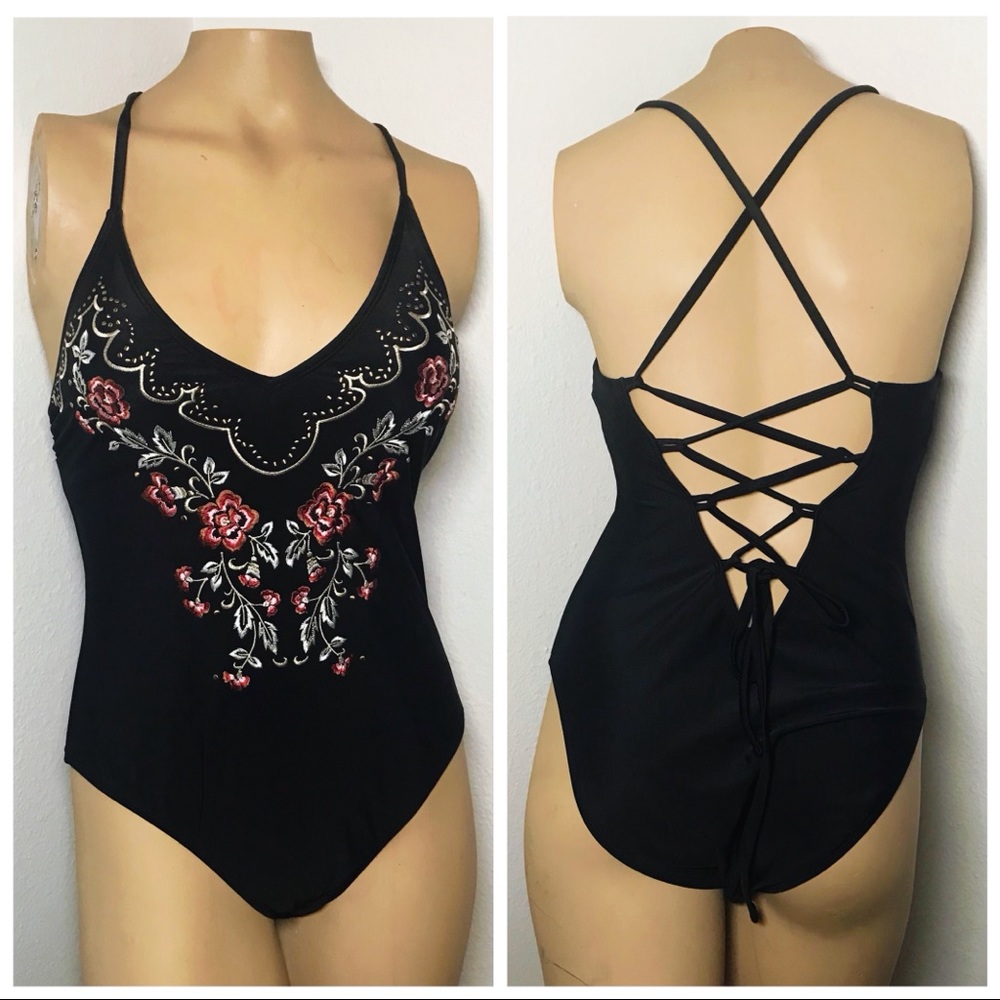 🚨Sold🚨Xhilaration rose embroidered baiting suit - Picture 1 of 4